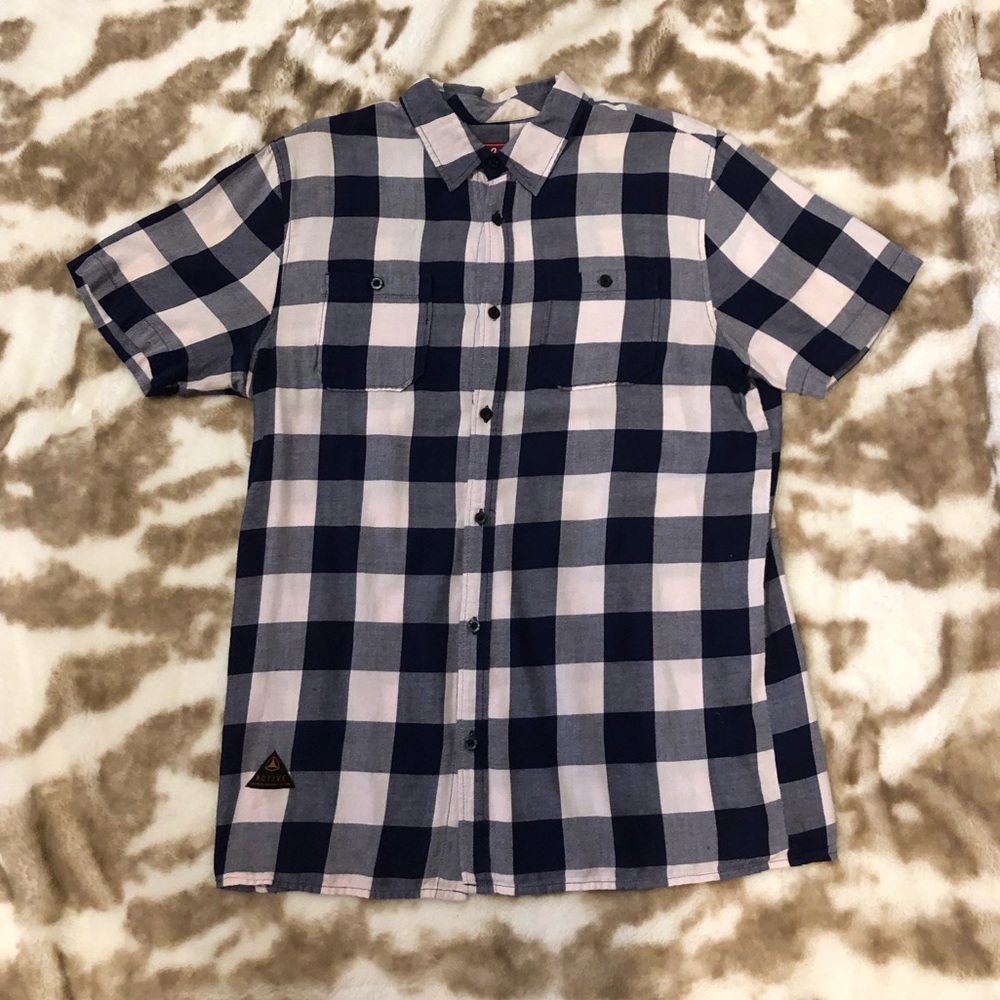 Sz L Active Short Sleeve Button Down